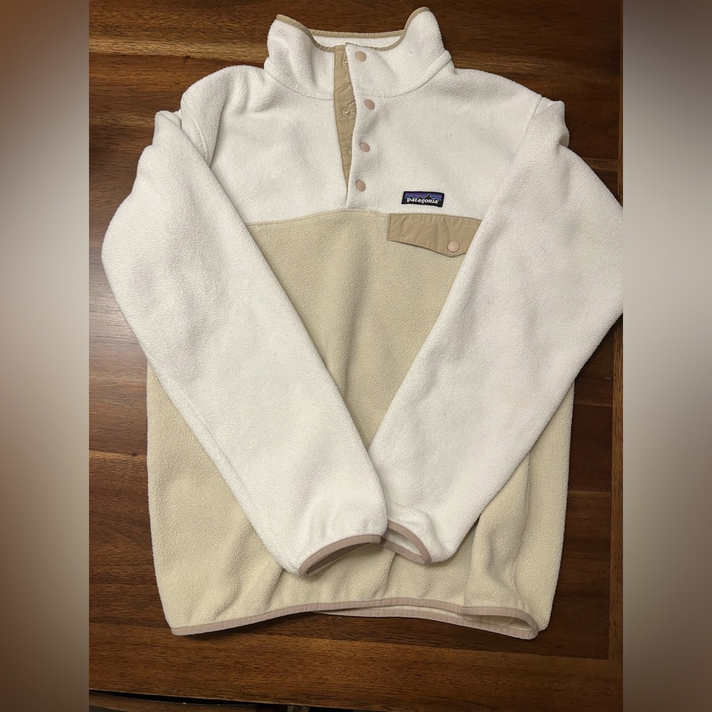 Patagonia Women’s Medium Lightweight Synchilla Snap-T Fleece Pullover - Beige